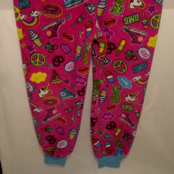 PEACE LOVE & FASHION FUN PRINT ONESIE - Picture 4 of 7